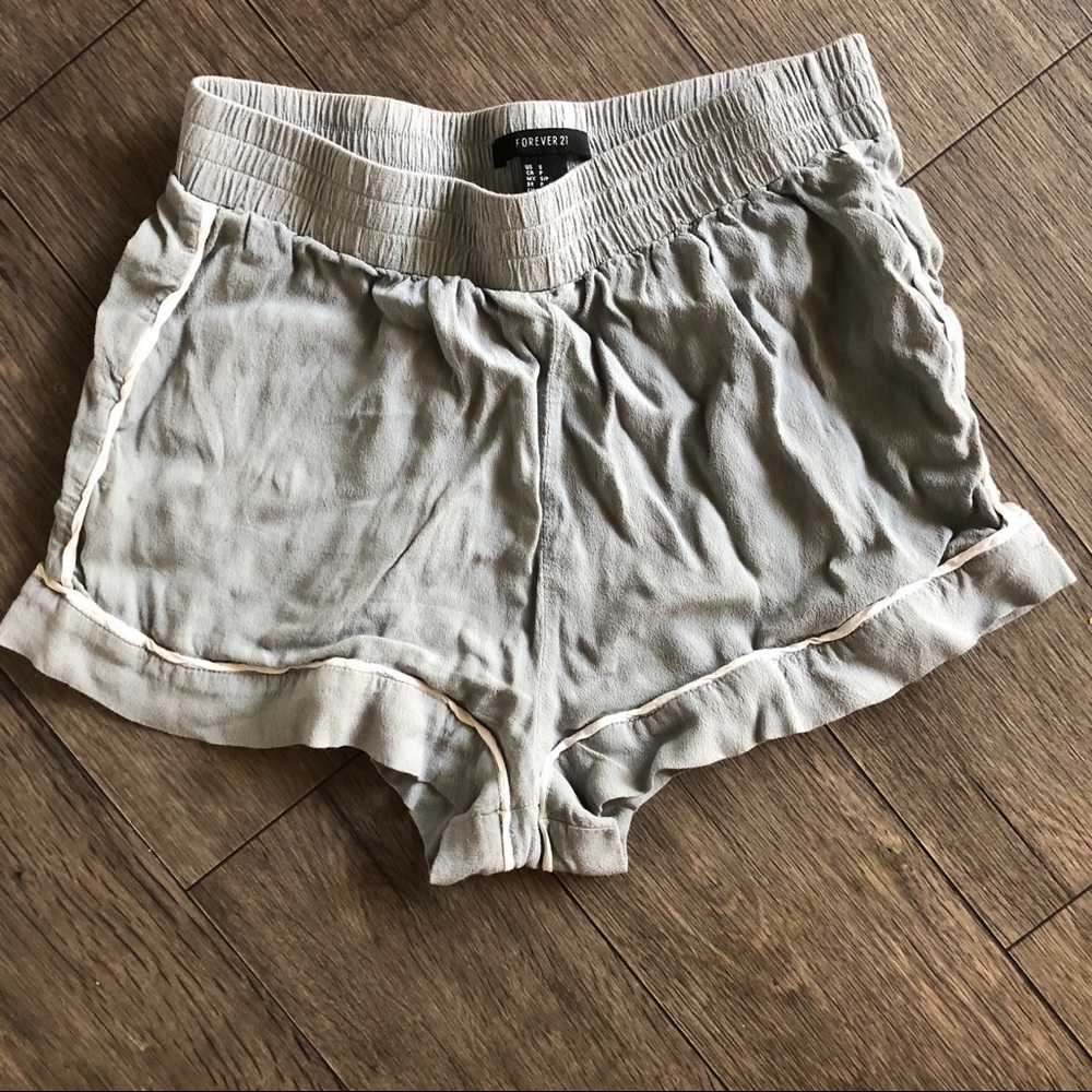 ⭐️F21 Flowy Shorts